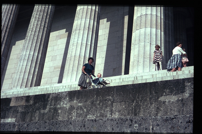 31.Walhalla jul 1966 Ilse,Mama,Brigitte,Marion,Peter.JPG